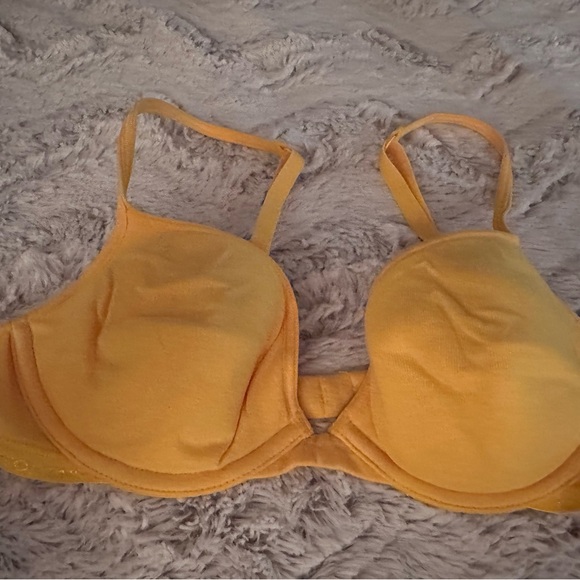 NWOT VICTORIA’S SECRET LIGHTLY LINED PLUNGE BRA (34A) - Picture 2 of 3